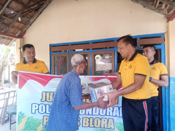 Jumat Berkah Jadi Rutinan, Saat Bhabinkamtibmas Polsek Kunduran Datang Membawa Kepedulian