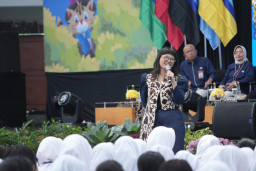 Di PKKMB ITS 2026, Wamen Stella Ingatkan Risiko "Gelembung AI" dan Krisis Energi