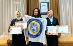 Sabet Best Delegate di Temu AdMI 2026, UNAIR Tawarkan Solusi PV-Green Roof untuk Pedagang Pasar