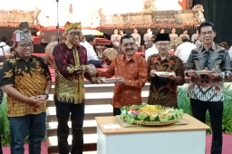 Ribuan Warga Padati Pagelaran Wayang Kulit Untag Surabaya, Budaya Jadi Jembatan Kampus dan Masyarakat