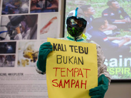 94 Ton Sampah Diangkat dari Kali Tebu Surabaya, Popok dan Pembalut Mendominasi Residu