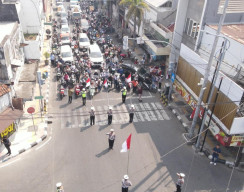 Sirine Bukan untuk Kejar Pelanggar, Polisi Mojokerto Hentikan Kendaraan Demi Detik Proklamasi