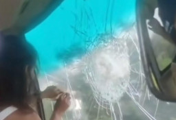 Bus Rombongan AMPB Dilempari Batu di Tol Karawang, Polisi Turun Tangan dan Buru Pelaku
