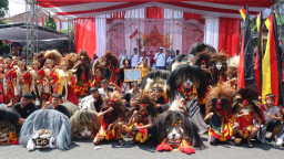 Pawai Pembangunan Blora Dibikin Heboh, 300 Barongan Bandung dan 40 Barongsai Surabaya Turun ke Jalan