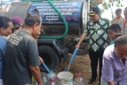Gus Arief Turun Langsung Salurkan Air Bersih, Dua Desa di Blora Ini Terima 10 Tangki