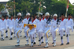 Dari Layar Televisi ke Tengah Lapangan, Sheila Wujudkan Mimpi Menjadi Pembawa Baki Paskibraka Tuban