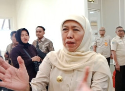 Kado HUT ke-81 Jatim, Gubernur Khofifah Gratiskan Tunggakan Pajak Motor untuk Ojol, Buruh, dan Warga Miskin