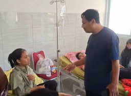 11 Siswa Masih Dirawat, Bupati Rembang Jenguk Korban Keracunan MBG di Lasem