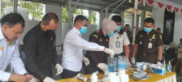 Kejari Grobogan Musnahkan Barang Bukti 78 Perkara, Sajam dan Narkoba Mendominasi
