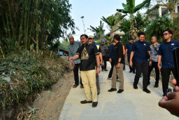 Bikin Pengendara Waswas, Tanjakan Rusak di Sumedang Kini Dibeton