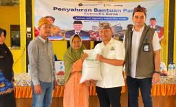 Senyum Emak-emak di Tuban dan Bojonegoro, H. Eko Wahyudi Kawal Bantuan Beras hingga ke Pelosok Desa 