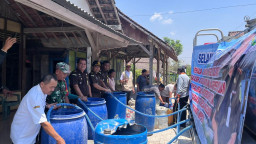 27 Truk Tangki Air Bersih Digelontorkan untuk Warga Terdampak Kekeringan di Blora