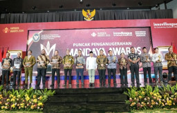 Unesa Sabet Penghargaan Tim Inspiratif Kemenko PM Berkat Program Pemberdayaan Desa Binaan