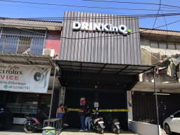 Berakhir, Pemkot Surabaya Segel Toko Miras DrinkinQ Usai Ditolak Warga dan Ulama