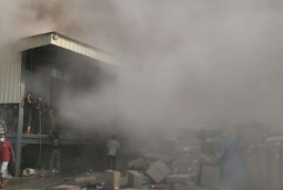 Pabrik Tas di Rembang Terbakar, Karyawan Berhamburan Keluar Gedung