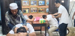 Tak Sekadar Meninjau, Tiga Pejabat BNNP Jatim Coba Terapi Gurah di Lembaga Rehabilitasi Sidoarjo