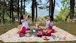 ‎Tak Perlu Keluar Kamar, Grand Whiz Hotel Trawas Hadirkan Sensasi Sarapan Sambil Piknik