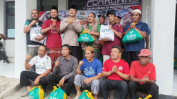 HUT Humas Polri ke-75, Polres Sumedang Salurkan 100 Paket Sembako dan Ingatkan Bahaya Medsos bagi Anak 