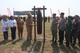 TNI Bangun Jalan 467 Meter dan Bedah 2 Rumah Warga di Desa Pelem Blora