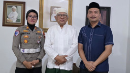Pamit ke Gus Mus, Dua Kasat Polres Rembang Dapat Wejangan soal Ilmu