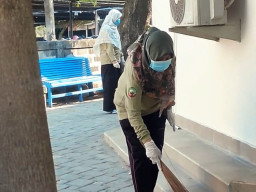 RSUD Cepu Gelar Jumat Bersih, Taman hingga Fasilitas Umum Jadi Sasaran