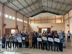 Sumanto Salurkan Bantuan KUBE di Karanganyar, Warga Diingatkan Tak Habiskan Modal untuk Konsumsi