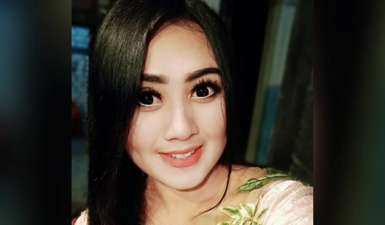 Nia Indrawati, biduan cantik yang jadi perades di Bojonegoro. (Memanggil.co/Ist)