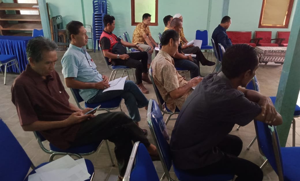 Para pejabat tingkat RT dan RW saat rapat koordinasi di Kelurahan Kunden. (Memanggil.co/Ist)