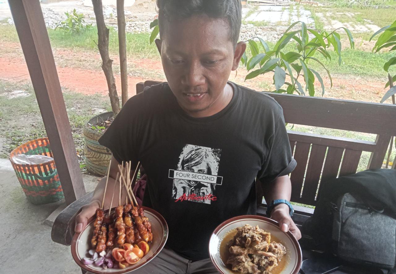 Sate kalkun menjadi salah satu menu yang paling disukai pengunjung alias pembeli. (Memanggil.co/Ist)