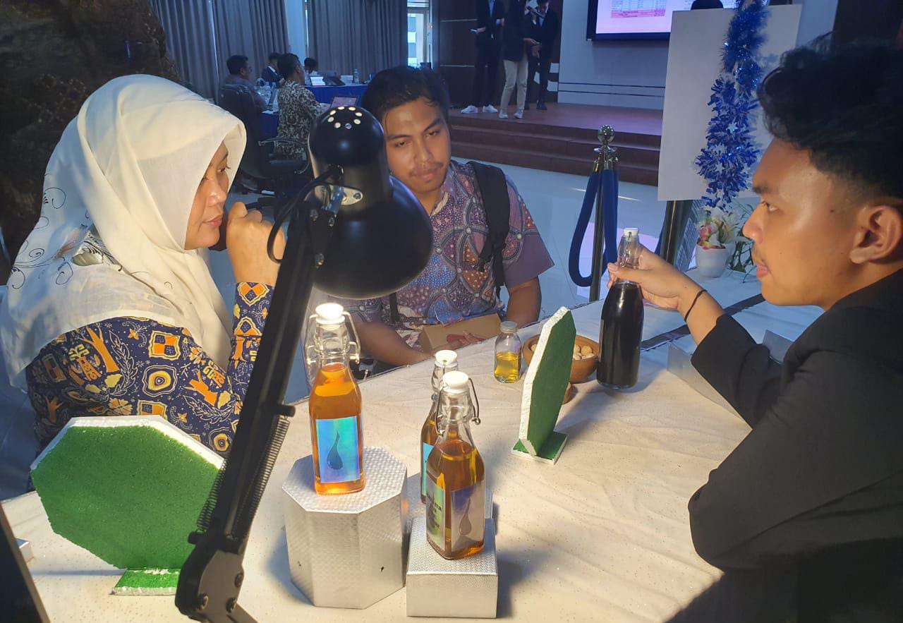 Produksi Barang Olahan Migas, Petrokimia dan Bioenergi ala Mahasiswa PEM Akamigas Blora