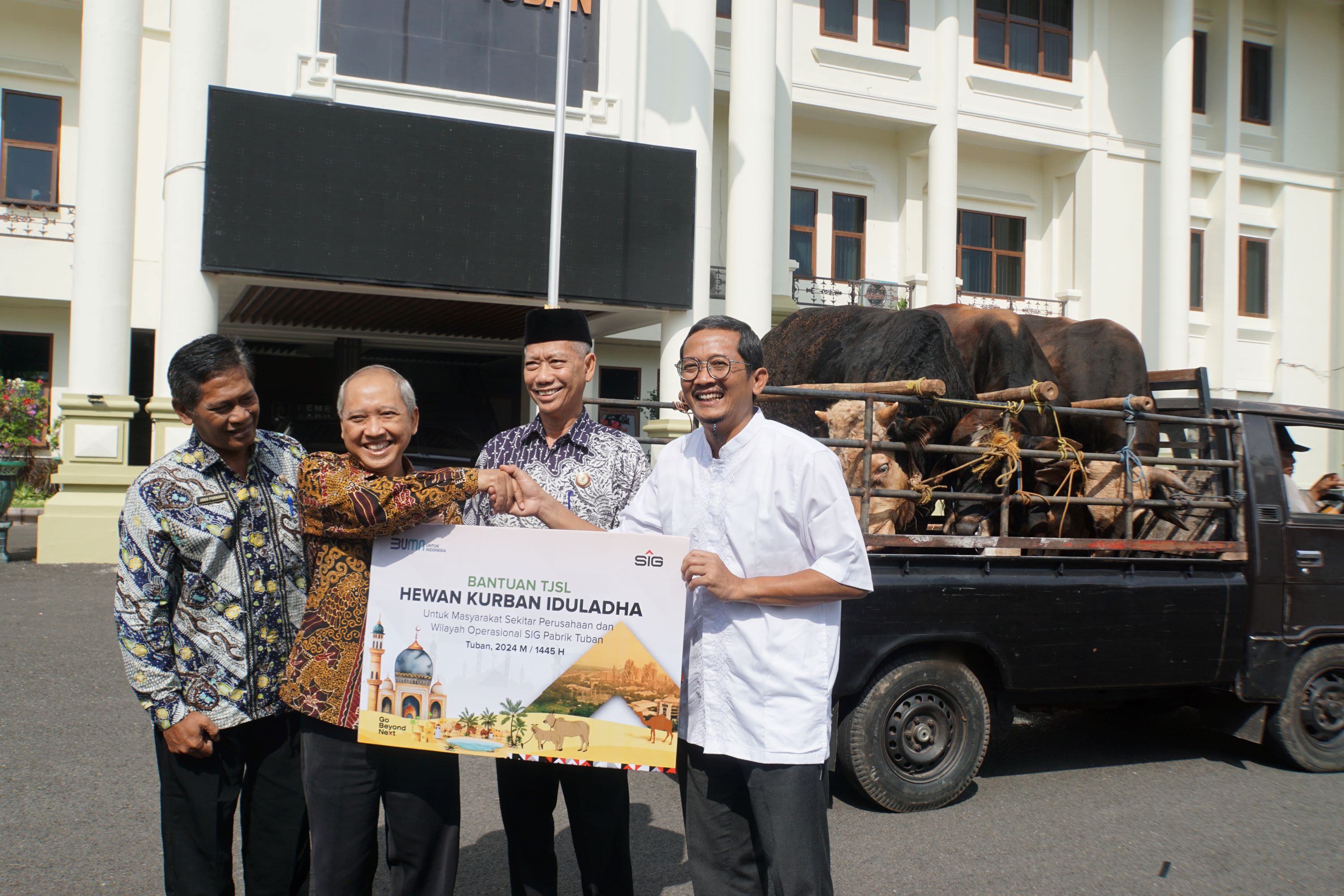 Idul Adha 1445 H, SIG Pabrik Tuban Salurkan 38 Hewan Kurban