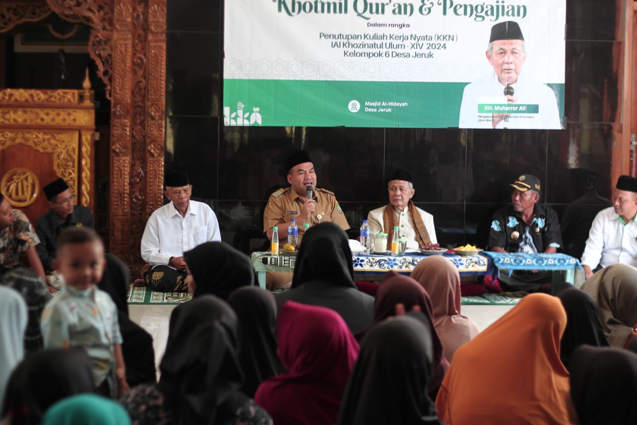 Penutupan Mahasiswa KKN, Desa Jeruk Gelar Khotmil Qur'an Bersama Pengasuh Ponpes Khozinatul Ulum Blora