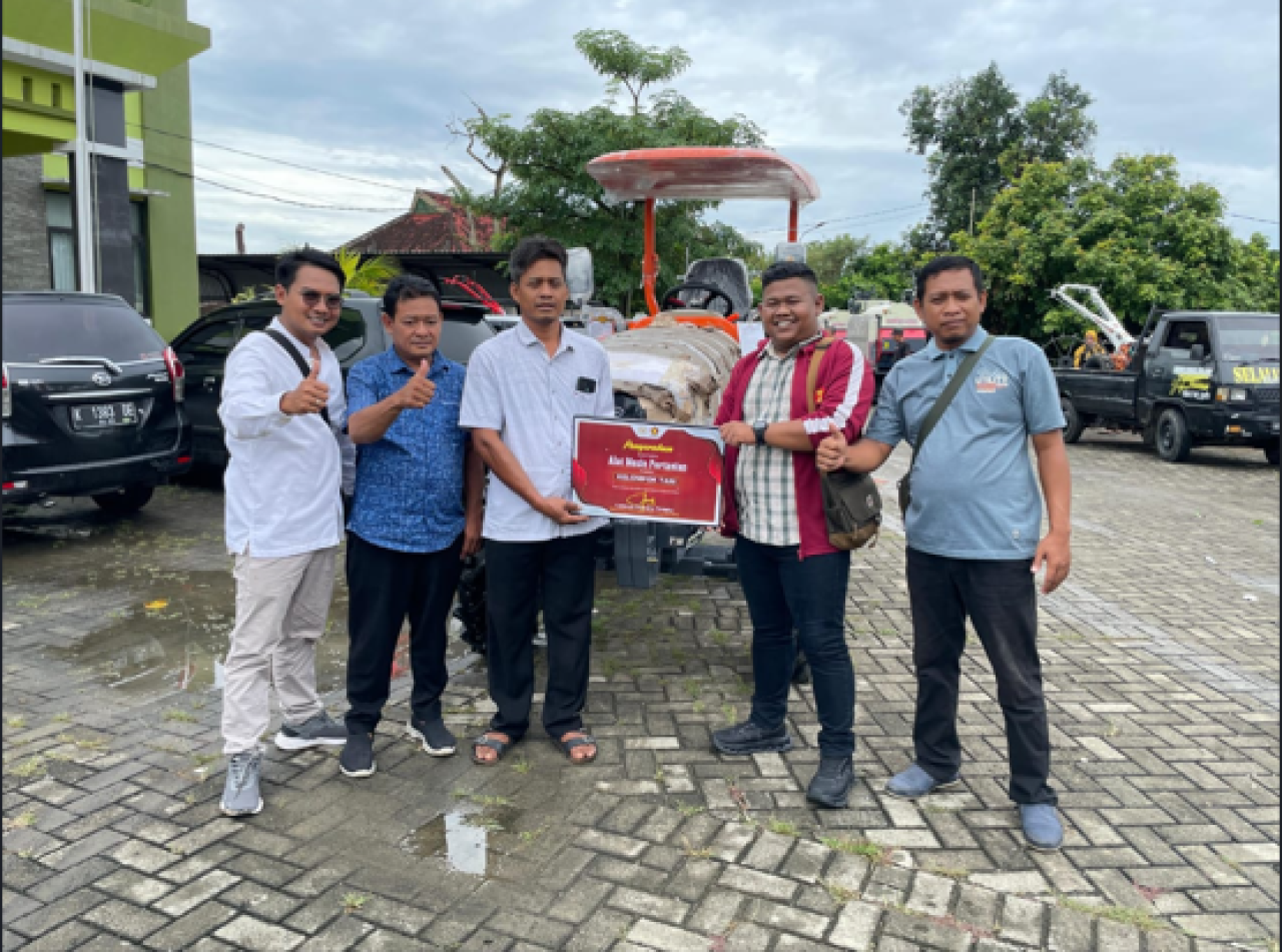 Wakil Ketua DPRD Blora dari Gerindra Bagi-Bagi Traktor untuk Petani, Kamu Dapat Nggak?
