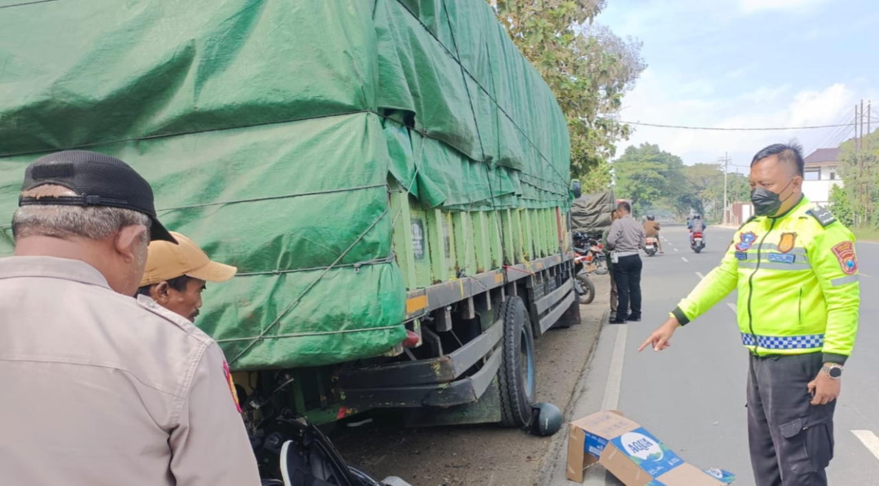 Kronologi Pegawai Koperasi Tewas Usia Motornya Tabrak Truk Parkir di Jalur Pantura Tuban
