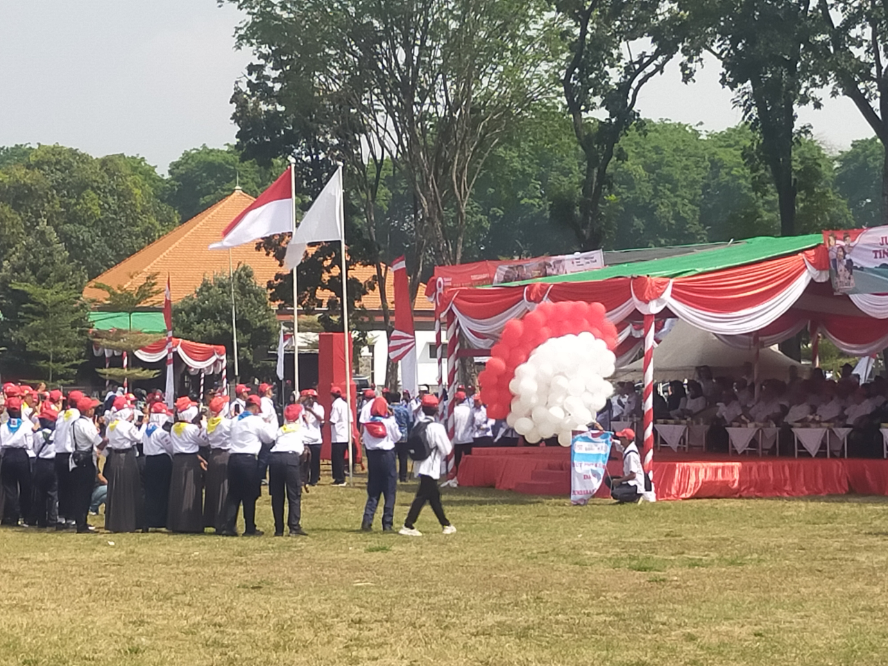 Peserta upacara dari 38 Kabuoaten/.Kota  Jawa Timur (Adji/Memanggil.co)