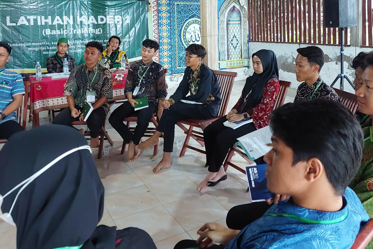 Para mahasiswa ketika mengikuti latihan kader HMI Tuban. (dok, memanggil.co)
