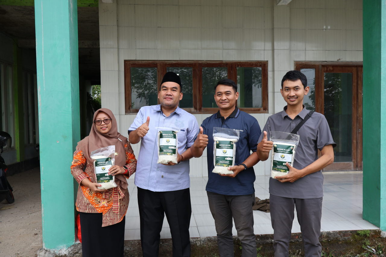 Petani Milenial Desa Sumber Kirim Beras Mentik Susu, Bupati Blora: Pulen dan Enak