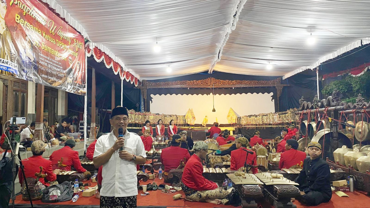 Komite Seni Budaya Nusantara Puji Pentas Wayang Kulit Ketua DPRD Jateng Sumanto