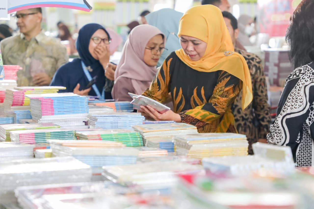 Gubernur Khofifah Ajak Perkuat Budaya Membaca untuk Wujudkan SDM Berdaya Saing Global
