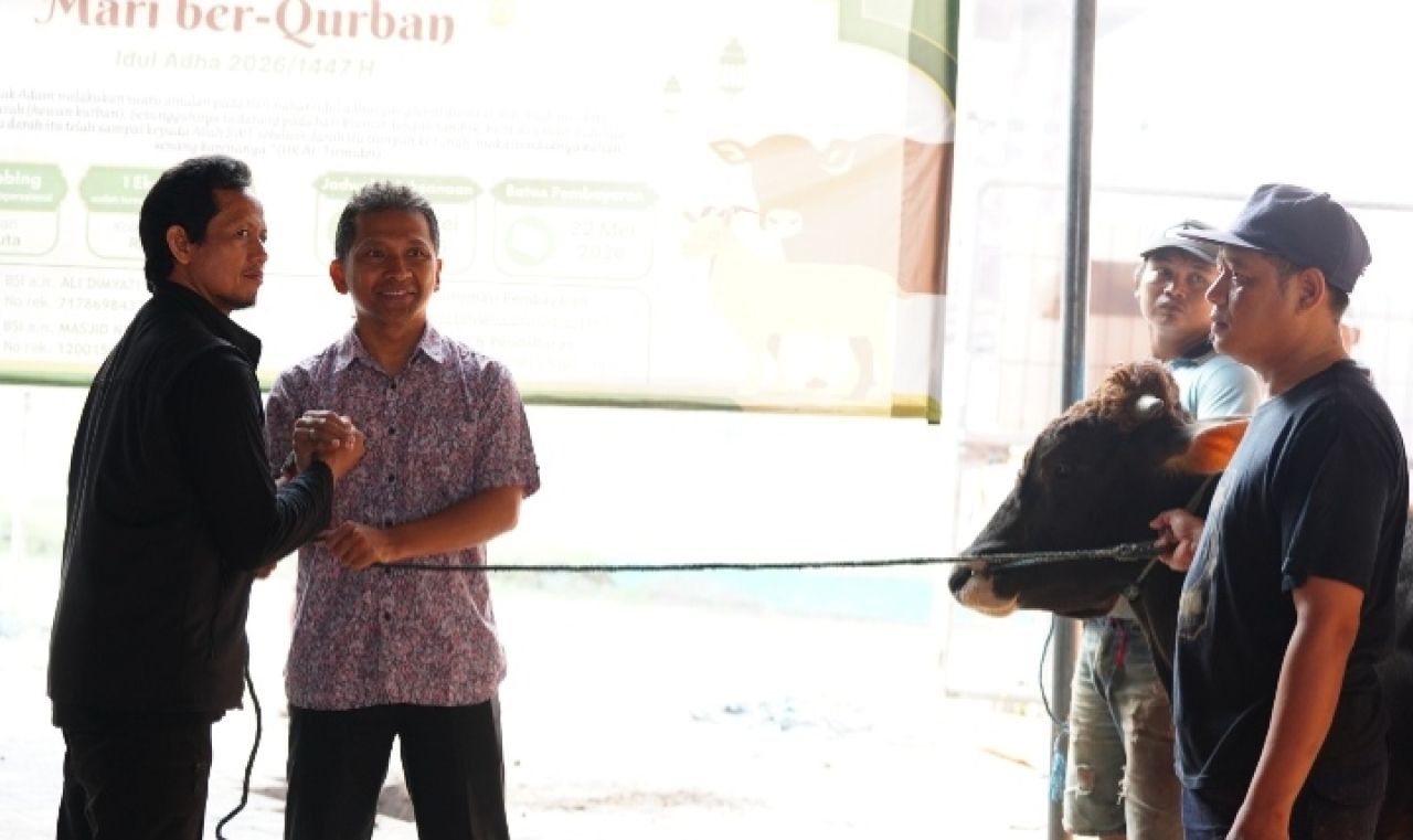 Tak Hanya Jaga Pasokan Listrik, PLN UIT JBM Tebar Manfaat Sosial di Momentum Iduladha