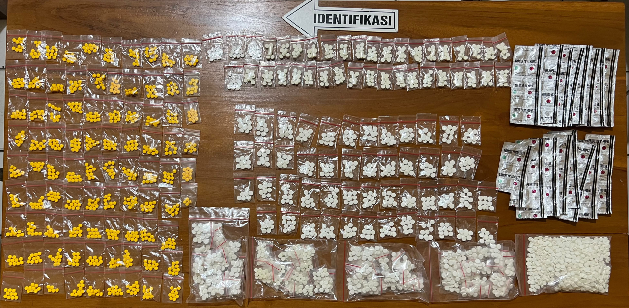 Pengedar Obat Keras Dibekuk Polisi di Tengah Kota Blora, Ribuan Pil Disita dari Balik Jok Motor