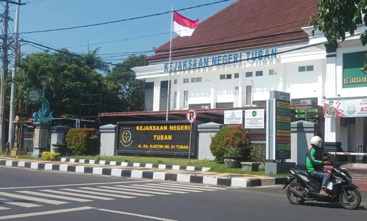 Pegawai Perempuan Menangis Dihadapan Kajari Tuban di Tengah Bayang-bayang Perkara Tambang Ilegal