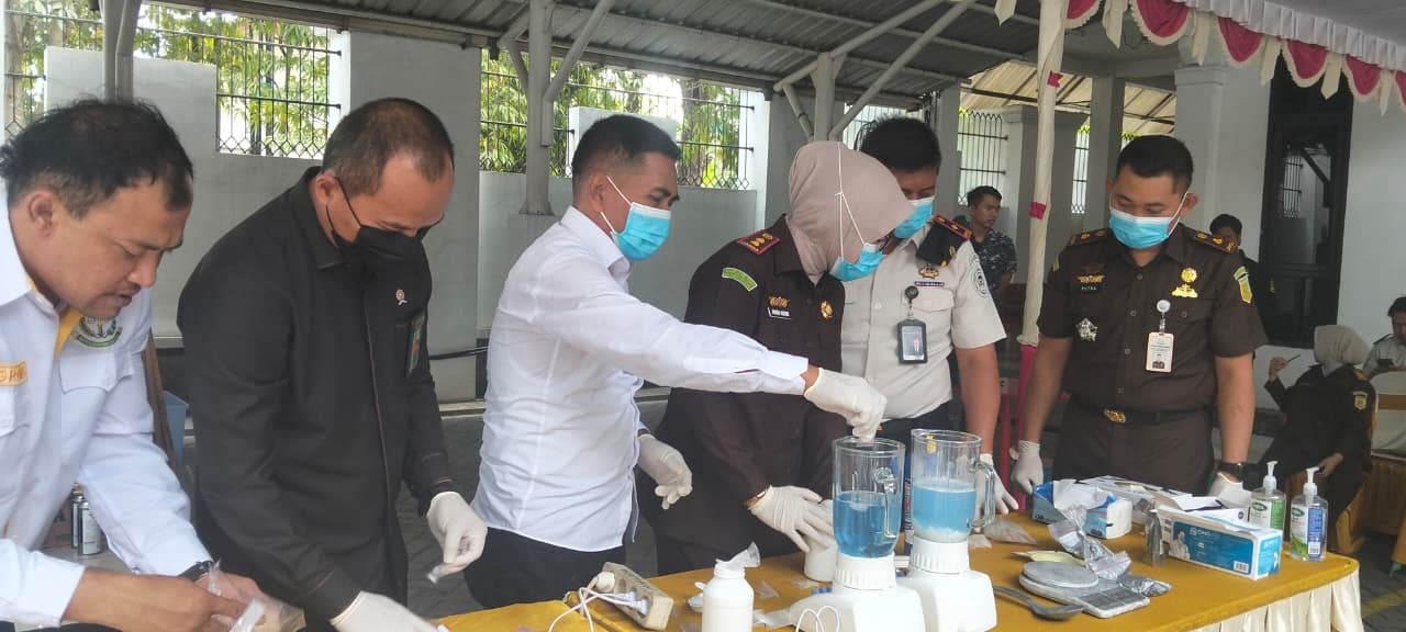 Kejari Grobogan Musnahkan Barang Bukti 78 Perkara, Sajam dan Narkoba Mendominasi